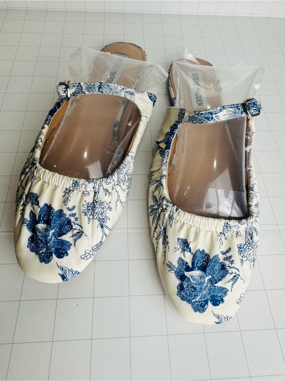 Steve Madden Cream and Blue Floral Mary Jane Flats - Picture 2 of 7